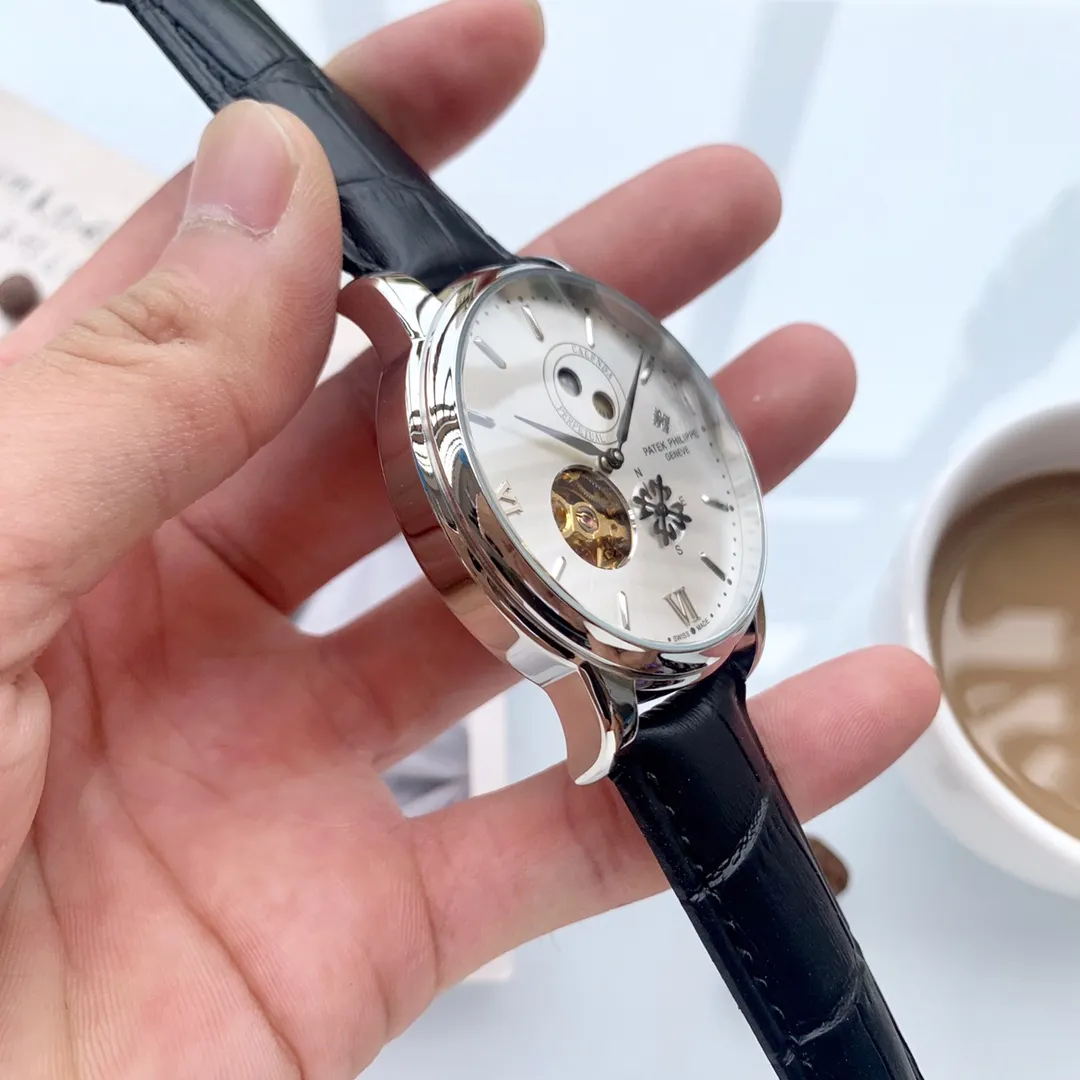 [Foreign trade import] 💰1240 Patek Philippe (top quality, grand appearance) 🎉🎉 [Type]: Fine men's watch (top) top [Strap]: Genuine leather strap (durable) [Movement]: Top mechanical movement (stable) [Material]: Mineral super strong mirror (wear-resistant) Exquisite quality Generous style Excellent temperament Wisdom and exclusivity [Size]: 42mm diameter and 12mm thick Hot sale on the market! Welcome to reprint!